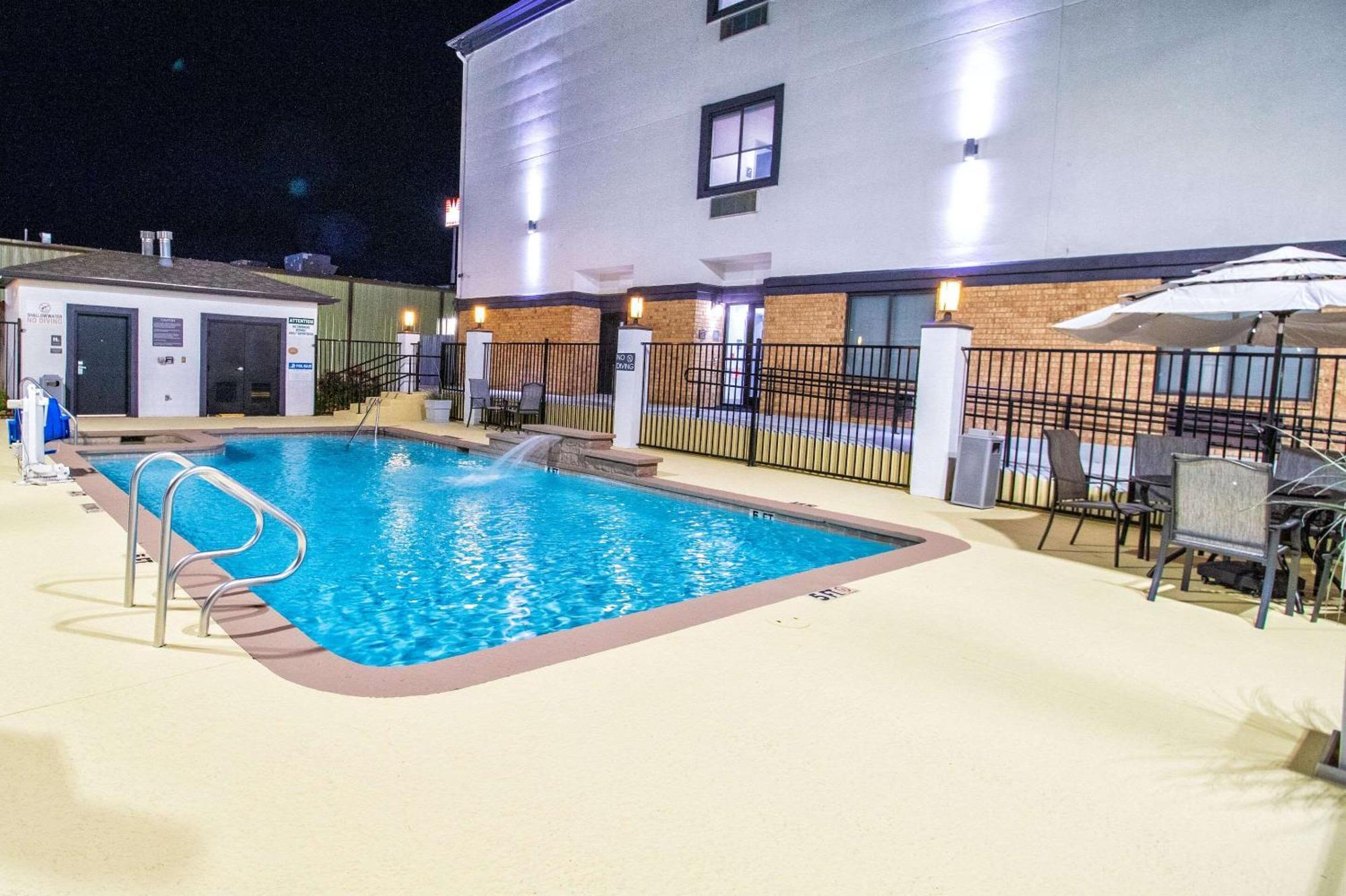 Best Western Plus Schulenburg Inn & Suites エクステリア 写真
