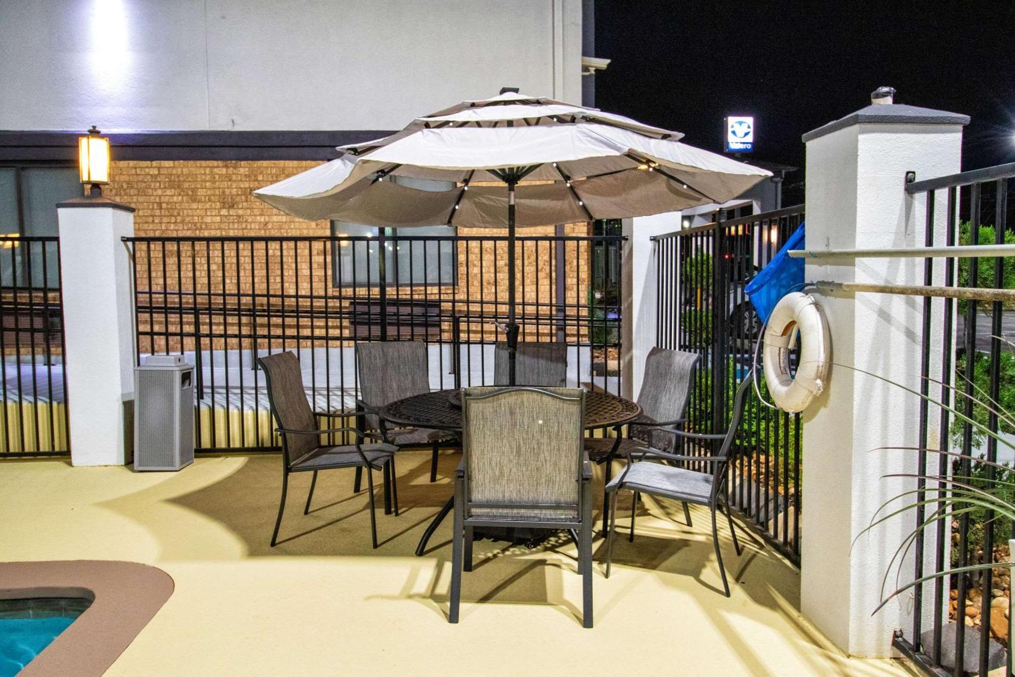 Best Western Plus Schulenburg Inn & Suites エクステリア 写真