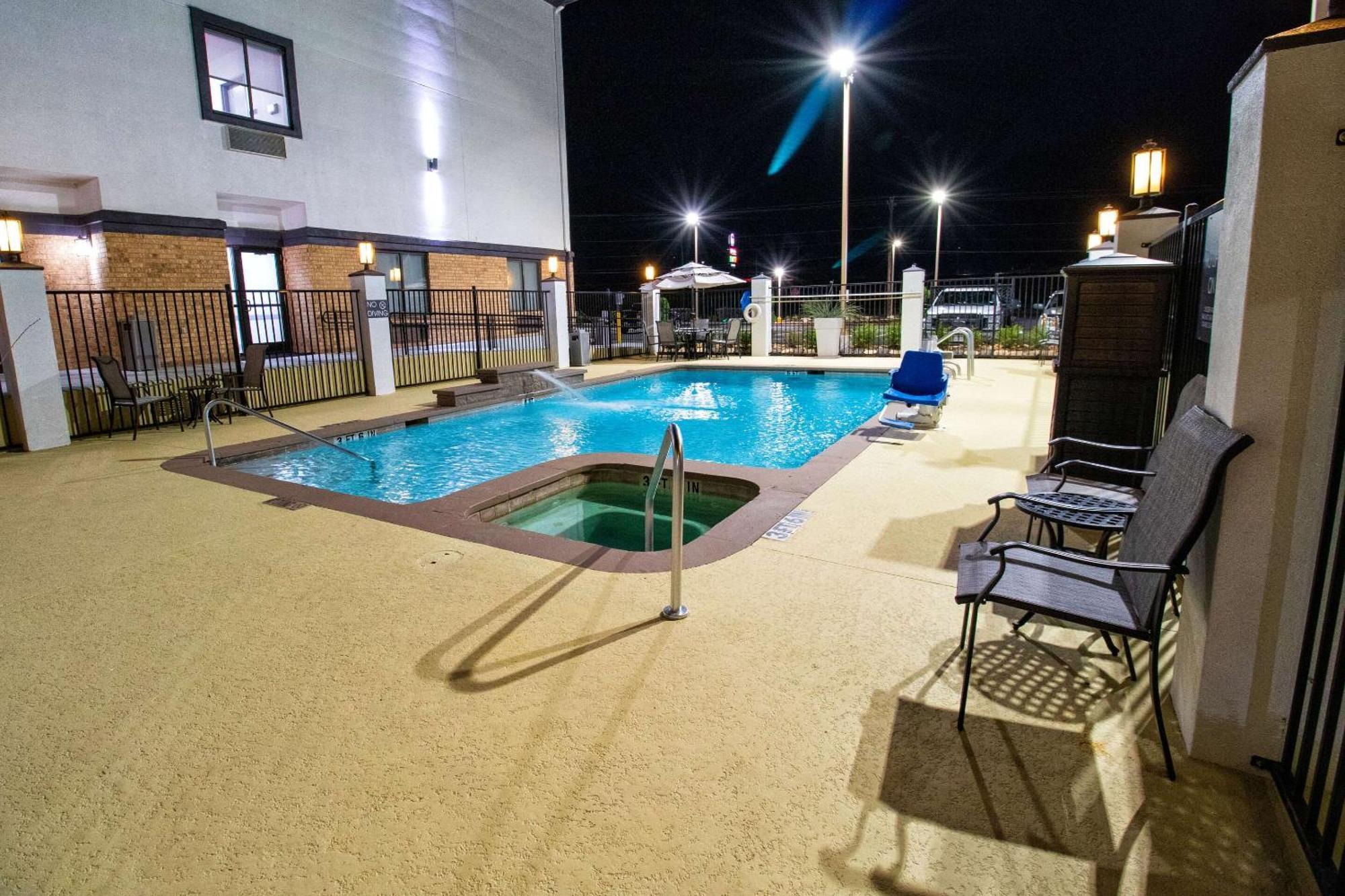 Best Western Plus Schulenburg Inn & Suites エクステリア 写真