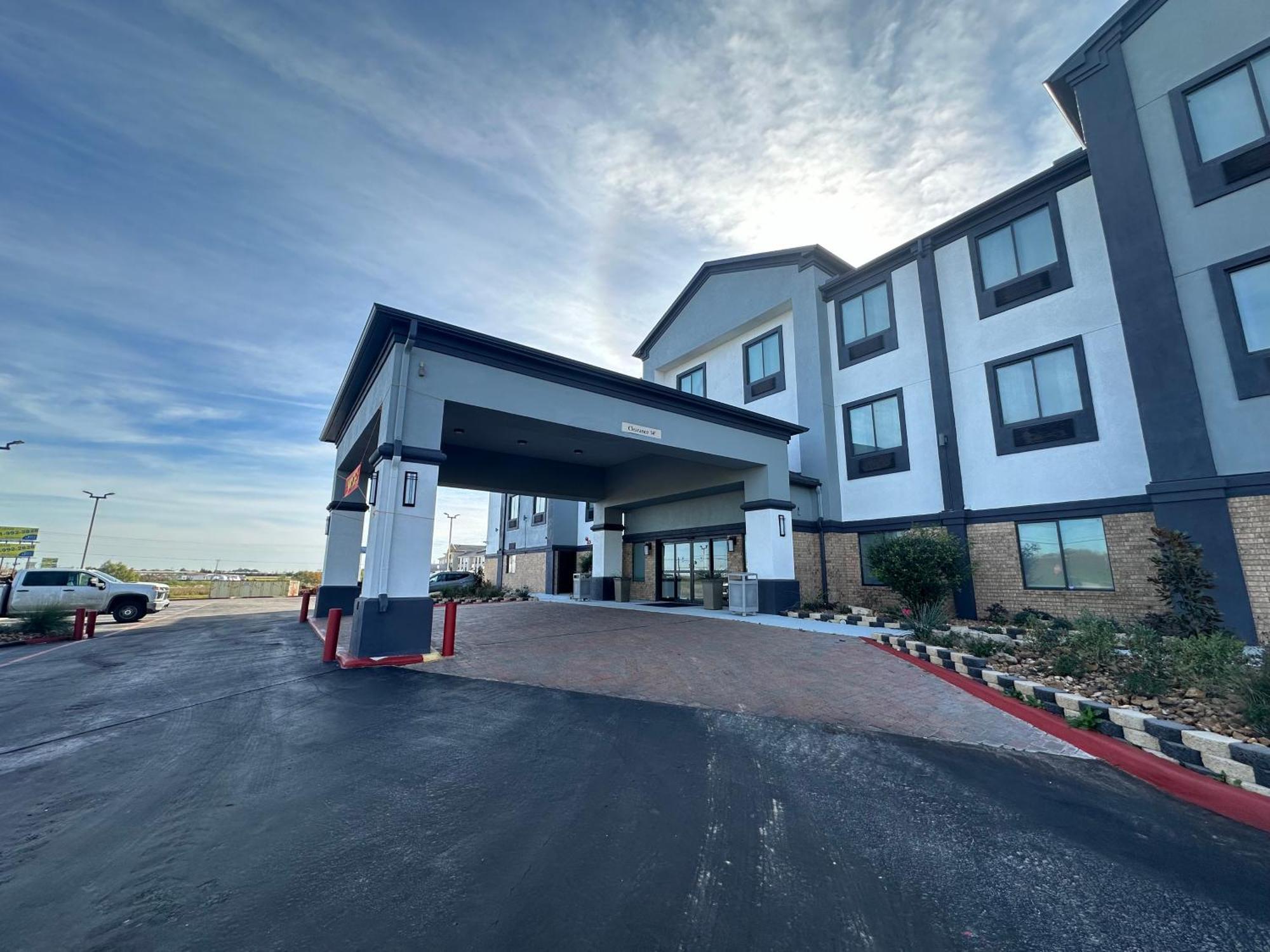 Best Western Plus Schulenburg Inn & Suites エクステリア 写真